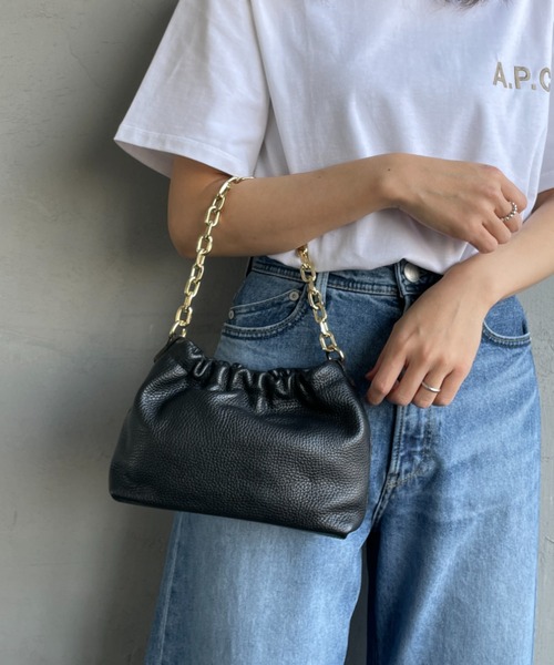 AULENTTI ブラックレザー ミニショルダーバッグ AULENTTI ブラックレザー ミニショルダーバッグ