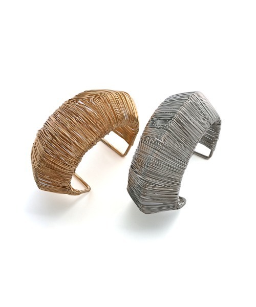 marjour（マージュール）の「SLIM LINE BANGLE（バングル/リストバンド・レディース・ゴールド/シルバー・FREE）」の5枚目の写真