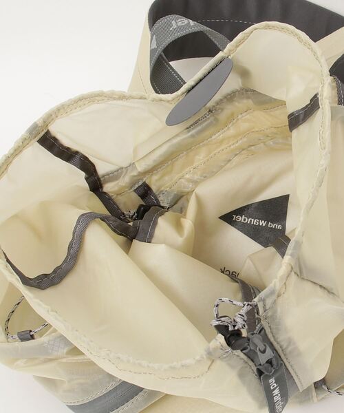 and wander(アンドワンダー)の「and wander / シルデイパック(バックパック/リュック・レディース・ネイビー/オフホワイト/チャコールグレー・FREE)」の11枚目の写真