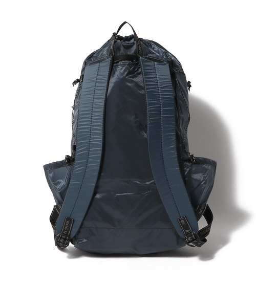 and wander(アンドワンダー)の「and wander / シルデイパック(バックパック/リュック・レディース・ネイビー/オフホワイト/チャコールグレー・FREE)」の4枚目の写真