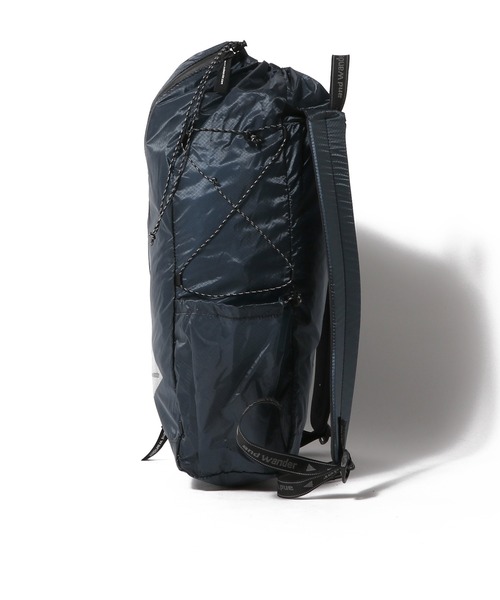 and wander(アンドワンダー)の「and wander / シルデイパック(バックパック/リュック・レディース・ネイビー/オフホワイト/チャコールグレー・FREE)」の5枚目の写真