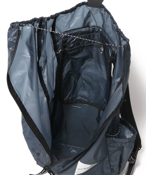 and wander(アンドワンダー)の「and wander / シルデイパック(バックパック/リュック・レディース・ネイビー/オフホワイト/チャコールグレー・FREE)」の7枚目の写真