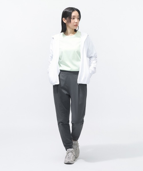 TIGORA(ティゴラ)の「ティゴラ TIGORA UVカットシルキーコットンオーバーサイズTシャツ(Tシャツ/カットソー・レディース・ライトベージュ/ブラック/グレー/ライトグリーン/ピンク/ホワイト/ベージュ/ネイビー・S/M/L/XL)」の13枚目の写真