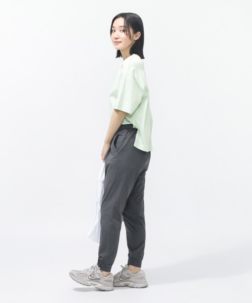 TIGORA(ティゴラ)の「ティゴラ TIGORA UVカットシルキーコットンオーバーサイズTシャツ(Tシャツ/カットソー・レディース・ライトベージュ/ブラック/グレー/ライトグリーン/ピンク/ホワイト/ベージュ/ネイビー・S/M/L/XL)」の14枚目の写真