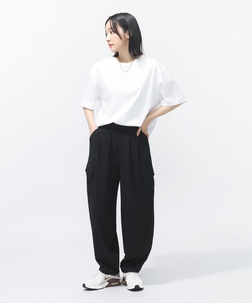 TIGORA(ティゴラ)の「ティゴラ TIGORA UVカットシルキーコットンオーバーサイズTシャツ(Tシャツ/カットソー・レディース・ライトベージュ/ブラック/グレー/ライトグリーン/ピンク/ホワイト/ベージュ/ネイビー・S/M/L/XL)」の19枚目の写真