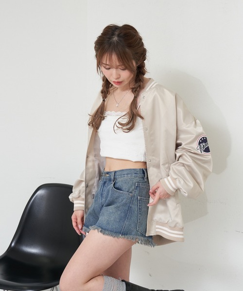 RAY CASSIN（レイカズン）の「カットオフデニムショートパンツ（デニムパンツ・レディース・ライトブルー/ブルー・S/M）」の8枚目の写真