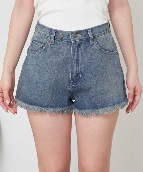 RAY CASSIN（レイカズン）の「カットオフデニムショートパンツ（デニムパンツ・レディース・ライトブルー/ブルー・S/M）」の11枚目の写真