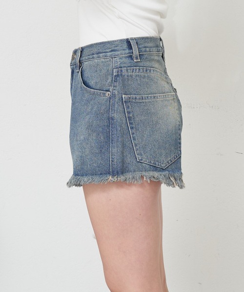 RAY CASSIN（レイカズン）の「カットオフデニムショートパンツ（デニムパンツ・レディース・ライトブルー/ブルー・S/M）」の13枚目の写真