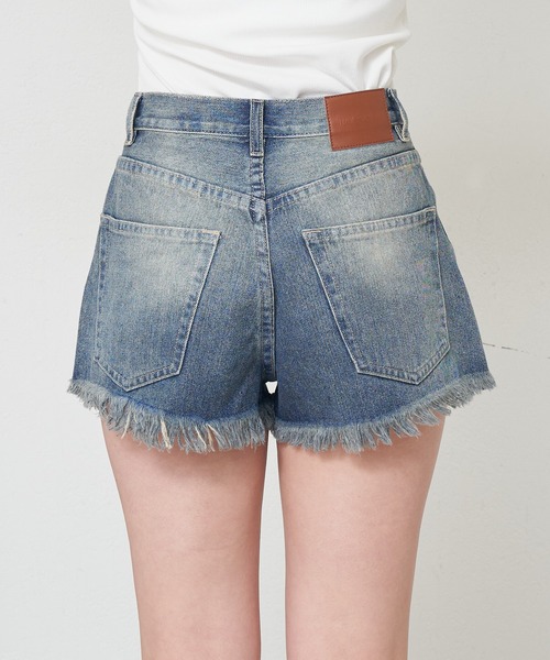 RAY CASSIN（レイカズン）の「カットオフデニムショートパンツ（デニムパンツ・レディース・ライトブルー/ブルー・S/M）」の14枚目の写真