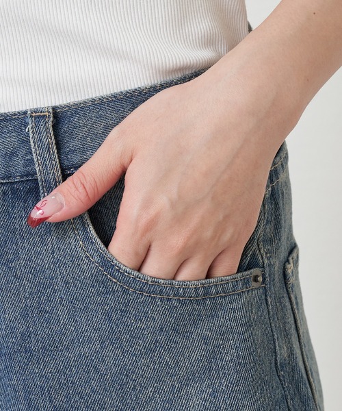 RAY CASSIN（レイカズン）の「カットオフデニムショートパンツ（デニムパンツ・レディース・ライトブルー/ブルー・S/M）」の17枚目の写真