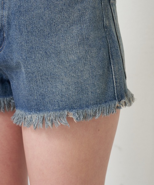 RAY CASSIN（レイカズン）の「カットオフデニムショートパンツ（デニムパンツ・レディース・ライトブルー/ブルー・S/M）」の18枚目の写真