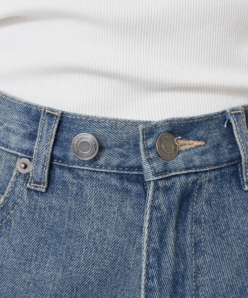 RAY CASSIN（レイカズン）の「カットオフデニムショートパンツ（デニムパンツ・レディース・ライトブルー/ブルー・S/M）」の19枚目の写真