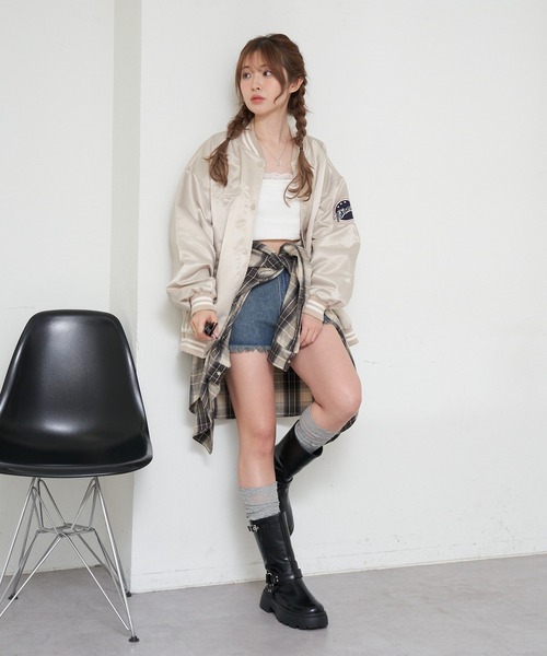 RAY CASSIN（レイカズン）の「カットオフデニムショートパンツ（デニムパンツ・レディース・ライトブルー/ブルー・S/M）」の9枚目の写真