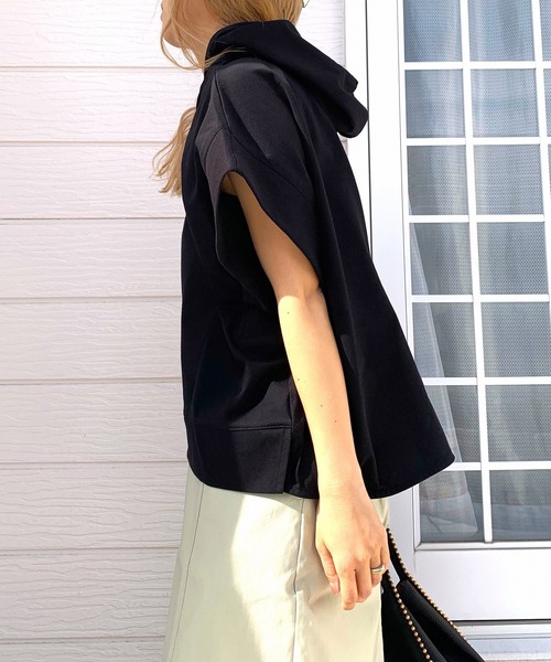 Q（キュー）の「スムースドライカットパーカー（パーカー・レディース・アイボリー/オリーブ/ブラック・MEDIUM）」の11枚目の写真