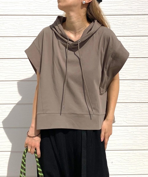 Q（キュー）の「スムースドライカットパーカー（パーカー・レディース・アイボリー/オリーブ/ブラック・MEDIUM）」の7枚目の写真