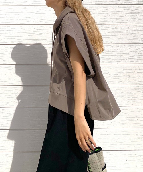 Q（キュー）の「スムースドライカットパーカー（パーカー・レディース・アイボリー/オリーブ/ブラック・MEDIUM）」の8枚目の写真