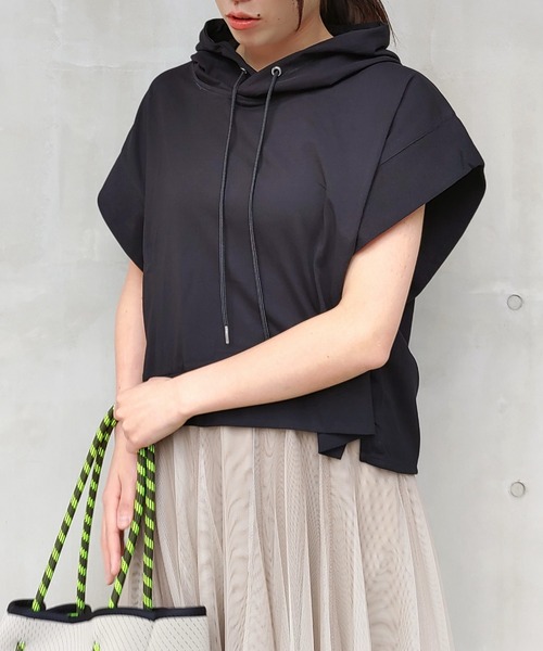 Q（キュー）の「スムースドライカットパーカー（パーカー・レディース・アイボリー/オリーブ/ブラック・MEDIUM）」の13枚目の写真