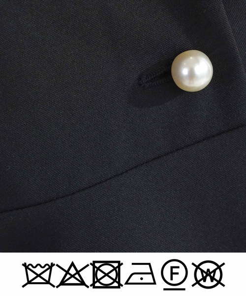 PICCIN PERLA（ピッチンペルラ）の「パールボタンペプラムジャケット