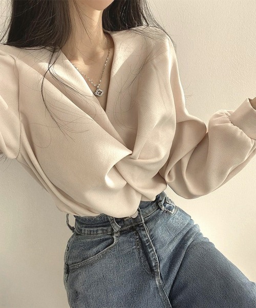 Miniministore(ミニミニストア)の「フロントねじり シャツブラウス Vネック(シャツ/ブラウス・レディース・ライトグレー/ピンク/ブラック/ベージュ・L/M)」の8枚目の写真