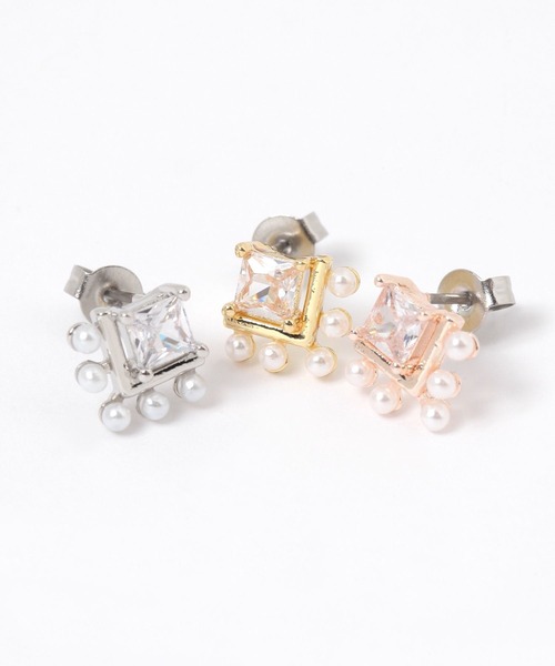 LAKOLE（ラコレ）の「Vパールスクエアビジューピアス / 318921（ピアス（両耳用）・レディース・ピンク系その他/その他2/その他1・FREE）」の4枚目の写真