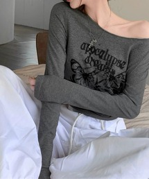 THE HITSS（ヒッツ）の「Y2K グランジ バタフライプリント クロップド ロングTシャツ / オフショル 2way（Tシャツ/カットソー）」