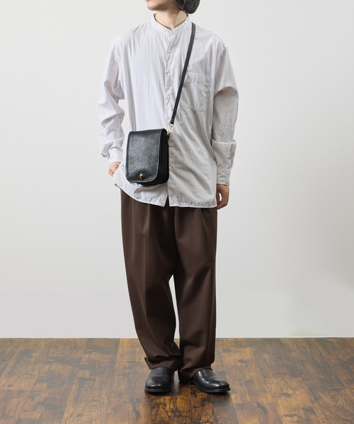 A_W(アウ)の「A_W アウ / HOK SHOULDER S フルベジタブルタンニンシュリンクレザーホックメールバッグ 牛革ショルダーバッグ / AB-007(ショルダーバッグ・メンズ・チョコ/ブラック/ブラウン・FREE)」の22枚目の写真