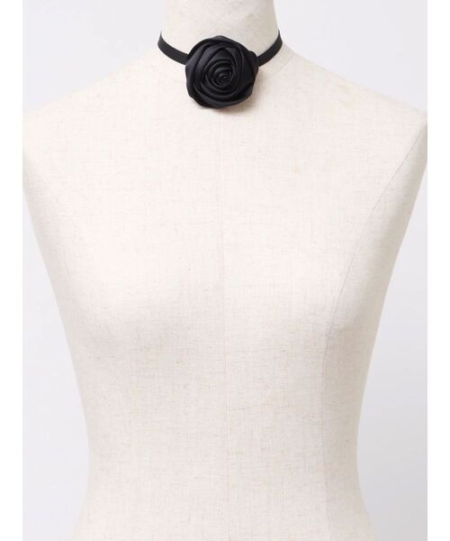 jouetie（ジュエティ）の「サテンローズモチーフチョーカー（チョーカー・レディース・オフホワイト/ブラック・FREE）」の8枚目の写真