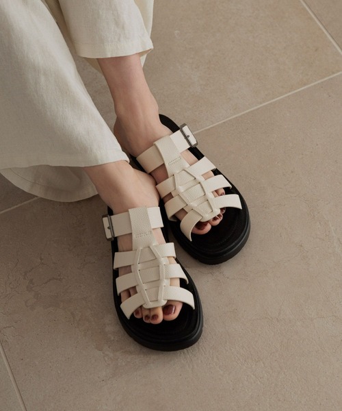 LOWRYS FARM(ローリーズファーム)の「カンドウフィットグルカ 283656(サンダル・レディース・シルバー/アイボリー/ブラック・MEDIUM/LARGE)」の2枚目の写真