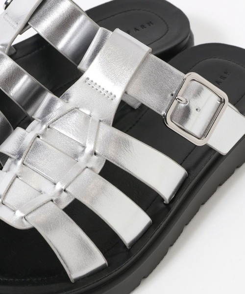 LOWRYS FARM(ローリーズファーム)の「カンドウフィットグルカ 283656(サンダル・レディース・シルバー/アイボリー/ブラック・MEDIUM/LARGE)」の11枚目の写真