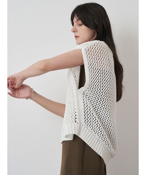 ELENDEEK（エレンディーク）の「メタルライクヤーンメッシュトップス（ニット/セーター・レディース・オフホワイト/ブラウン・FREE）」の6枚目の写真