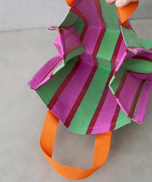 Actually（アクチュアリー）の「STRIPE BOX TOTE BAG（トートバッグ・レディース・ダークブラウン/ピンク/イエロー/ブラック・0）」の14枚目の写真