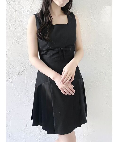 dazzlin(ダズリン)の「サイドプリーツミニワンピース(ワンピース・レディース・ブルー/ネイビー/ブラック・MEDIUM/SMALL)」の2枚目の写真