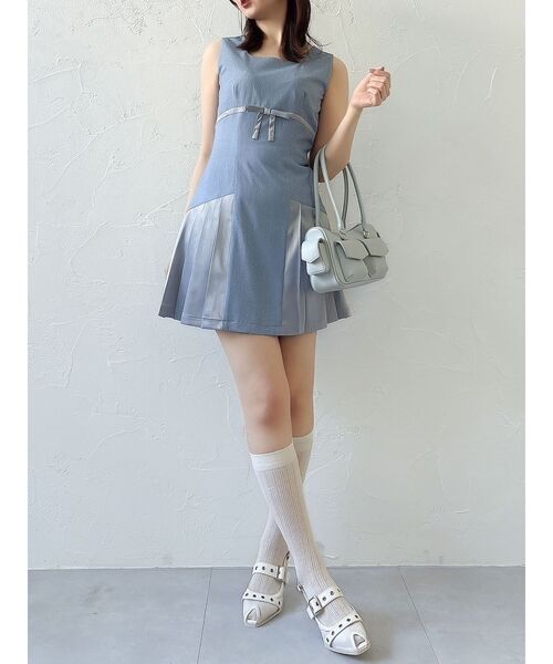 dazzlin(ダズリン)の「サイドプリーツミニワンピース(ワンピース・レディース・ブルー/ネイビー/ブラック・MEDIUM/SMALL)」の9枚目の写真