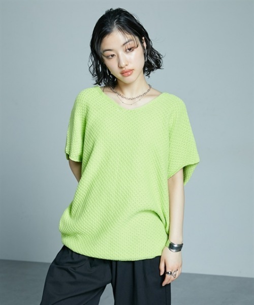 Soiunique（スワユニーク）の「ラーベン編みゆったりサイズVネックコクーンニット ［Soiunique］（ニット/セーター・レディース・イエロー/ブルー/ブラック・M/L/LL）」の3枚目の写真