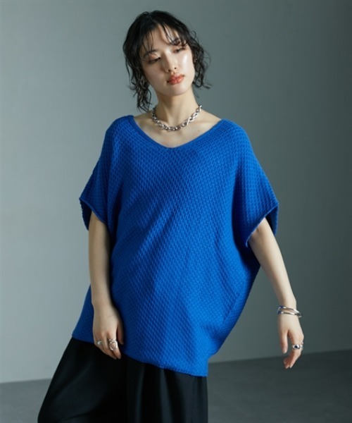 Soiunique（スワユニーク）の「ラーベン編みゆったりサイズVネックコクーンニット ［Soiunique］（ニット/セーター・レディース・イエロー/ブルー/ブラック・M/L/LL）」の2枚目の写真