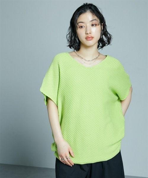 Soiunique（スワユニーク）の「ラーベン編みゆったりサイズVネックコクーンニット ［Soiunique］（ニット/セーター・レディース・イエロー/ブルー/ブラック・M/L/LL）」の14枚目の写真