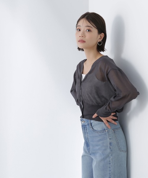 NATURAL BEAUTY BASIC（ナチュラルビューティーベーシック）の「◇【Oggi掲載】ベーシックシアーカーディガン（カーディガン/ボレロ・レディース・チャコールグレー/オフホワイト/ブラウン・FREE）」の13枚目の写真