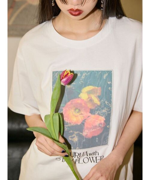 MURUA（ムルーア）の「【MURUA×STAYFLOWER】フォトチュールTシャツ（Tシャツ/カットソー・レディース・ホワイト/ブラック・FREE）」の4枚目の写真