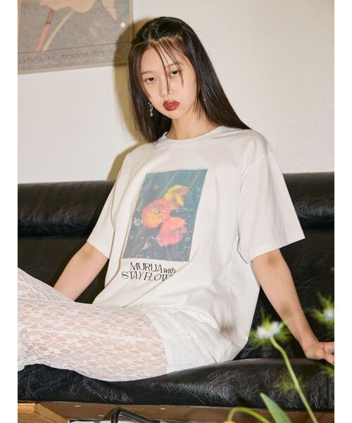 MURUA（ムルーア）の「【MURUA×STAYFLOWER】フォトチュールTシャツ（Tシャツ/カットソー・レディース・ホワイト/ブラック・FREE）」の5枚目の写真