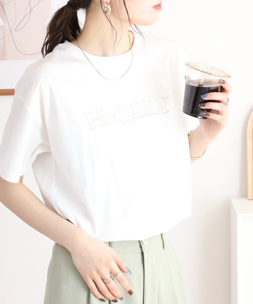 BRODIAEA（ブローディア）の「BRODIAEA ぷっくり立体ロゴ半袖Tシャツ（Tシャツ/カットソー・レディース・サックスブルー/オフホワイト/ネイビー/キャメル/グレイッシュベージュ・40）」の8枚目の写真