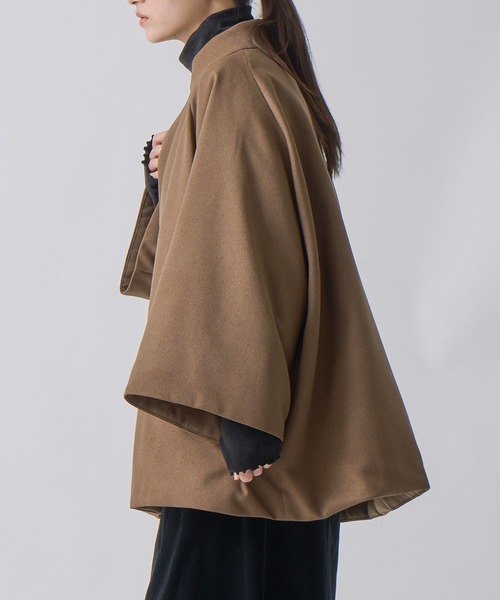 miffew(ミフュー)の「「miffew/ ミフュー」CAPE DOWN COAT(ダウンジャケット/コート・レディース・グレイッシュベージュ/ブラック/ブラウン・2/1)」の3枚目の写真