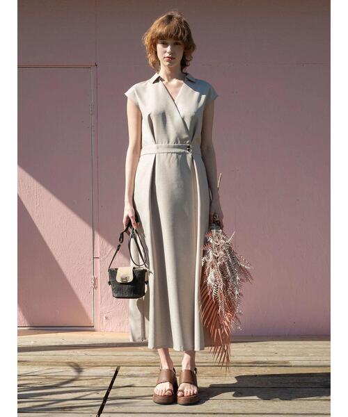 Te chichi TERRASSE（テチチテラス）の「麻調カシュクールワンピース《2025summer catalog item》（ワンピース・レディース・ベージュ/ブルー/チャコールグレー・F）」の4枚目の写真