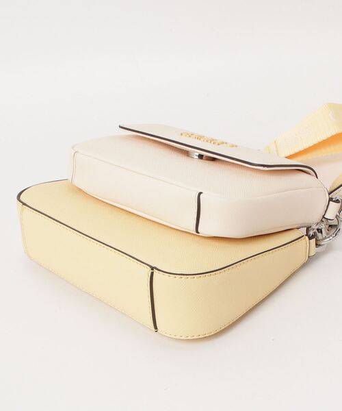 Guess(ゲス)の「ABBIE Mini Crossbody Top Zip ハンドバッグ(ショルダーバッグ・レディース・イエロー/ホワイト・ONE SIZE)」の16枚目の写真