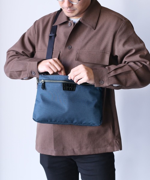 sankyo shokai（サンキョウショウカイ）の「薄型 ショルダー バッグ 軽量 サコッシュ（ショルダーバッグ・メンズ・ネイビー/ブラック・FREE）」の7枚目の写真