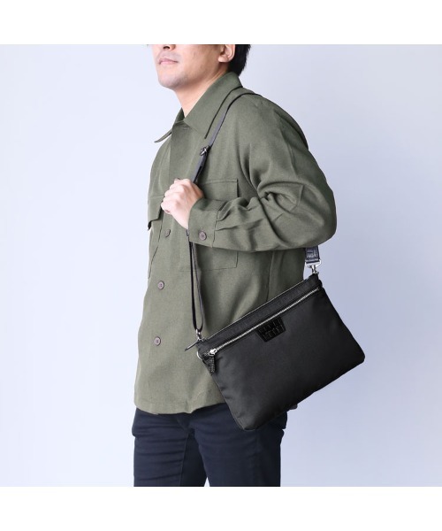sankyo shokai（サンキョウショウカイ）の「薄型 ショルダー バッグ 軽量 サコッシュ（ショルダーバッグ・メンズ・ネイビー/ブラック・FREE）」の3枚目の写真