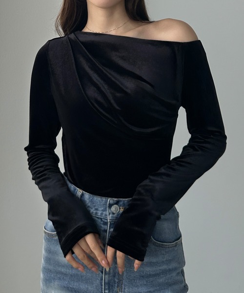 Louere(ルエレ)の「(薄手)ワンショルドレープベロアトップス(Tシャツ/カットソー・レディース・ライトベージュ/ブラック/ブラウン・X-LARGE/LARGE/MEDIUM/SMALL)」の2枚目の写真