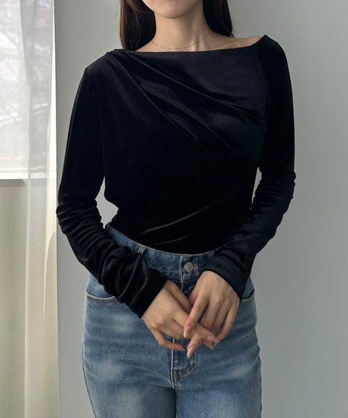 Louere(ルエレ)の「(薄手)ワンショルドレープベロアトップス(Tシャツ/カットソー・レディース・ライトベージュ/ブラック/ブラウン・X-LARGE/LARGE/MEDIUM/SMALL)」の6枚目の写真