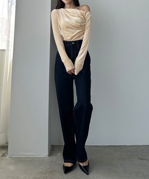 Louere(ルエレ)の「(薄手)ワンショルドレープベロアトップス(Tシャツ/カットソー・レディース・ライトベージュ/ブラック/ブラウン・X-LARGE/LARGE/MEDIUM/SMALL)」の12枚目の写真