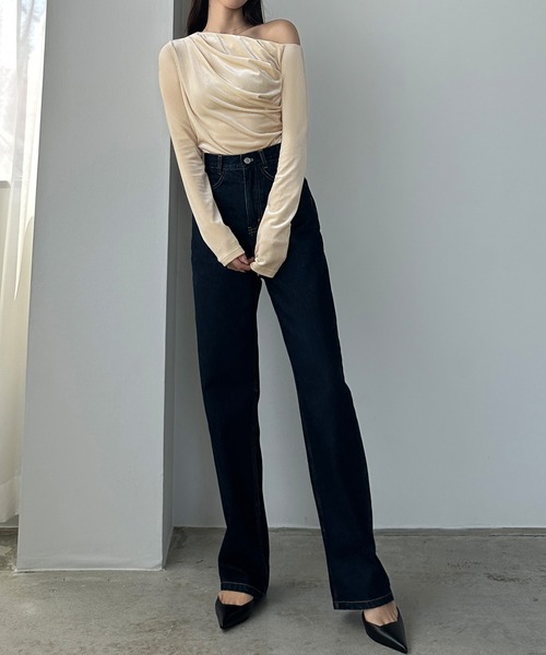 Louere(ルエレ)の「(薄手)ワンショルドレープベロアトップス(Tシャツ/カットソー・レディース・ライトベージュ/ブラック/ブラウン・X-LARGE/LARGE/MEDIUM/SMALL)」の13枚目の写真