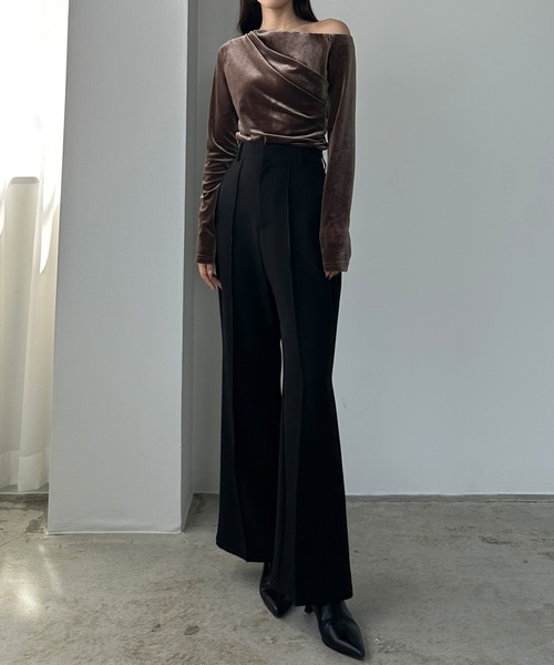 Louere(ルエレ)の「(薄手)ワンショルドレープベロアトップス(Tシャツ/カットソー・レディース・ライトベージュ/ブラック/ブラウン・X-LARGE/LARGE/MEDIUM/SMALL)」の16枚目の写真